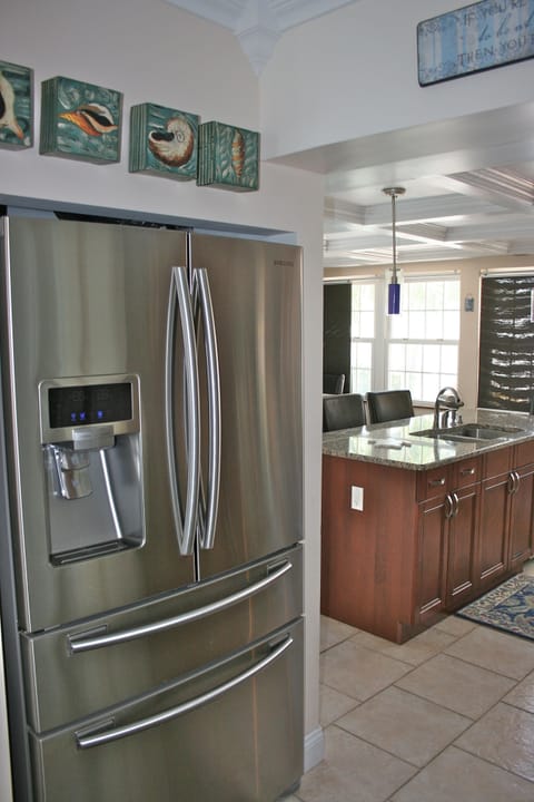 Samsung new fridge with high capacity ice maker. 