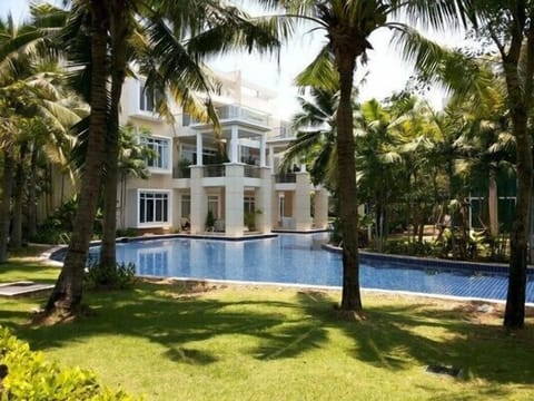#717-N1  2BR villas with pool access