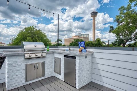 Lavaca Street Outdoor Kitchen