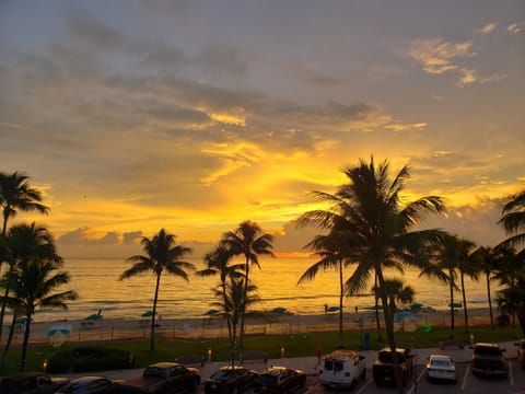 AMAZING SUNRISE VIEWS FROM YOUR PRIVATE BALCONY