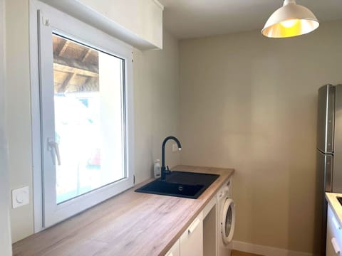 Flooring, Floor, Interior Design, Wood, Countertop, Plumbing Fixture, Furniture, Room, Lighting, Ceiling