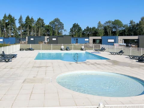 Swimming Pool, Property, Leisure, Architecture, Real Estate, Leisure Centre, Building, House, Sport Venue, Composite Material
