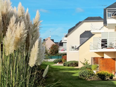 Residential Area, Property, House, Home, Grass, Real Estate, Tree, Neighbourhood, Grass Family, Building