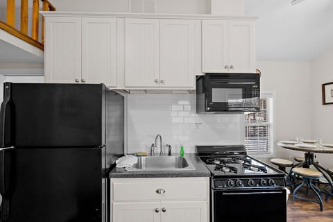 Iroquois cottage kitchen 