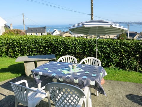 Property, Table, Real Estate, Restaurant, Lawn, Furniture, Grass, Outdoor Table, House, Building