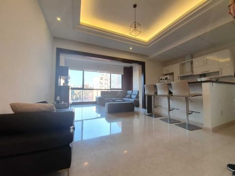 Open kitchen-lounge