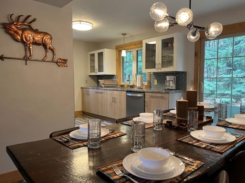 A space to relax and enjoy meals together. 