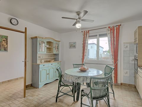 Furniture, Picture Frame, Property, Table, Ceiling Fan, Wood, Interior Design, Lighting, Window, Chair