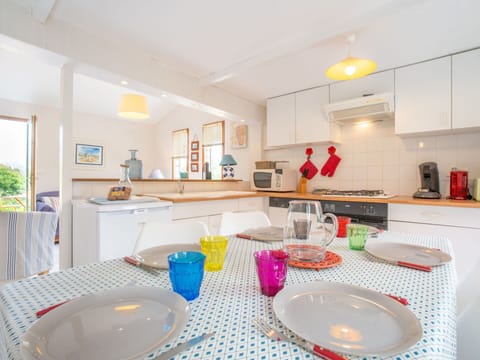 Cabinetry, Countertop, Property, Furniture, Kitchen, Sink, Dishware, Tap, Interior Design, Lighting