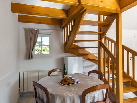 Table, Furniture, Property, Wood, Interior Design, Chair, Floor, Building, Window, Hardwood