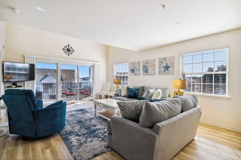Main Level,Living Room,