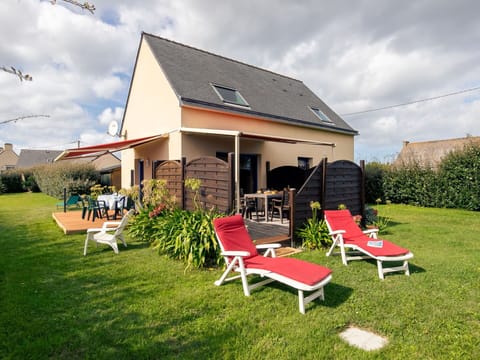 Cloud, Sky, Plant, Property, Furniture, Building, Window, Land Lot, Shade, Outdoor Furniture