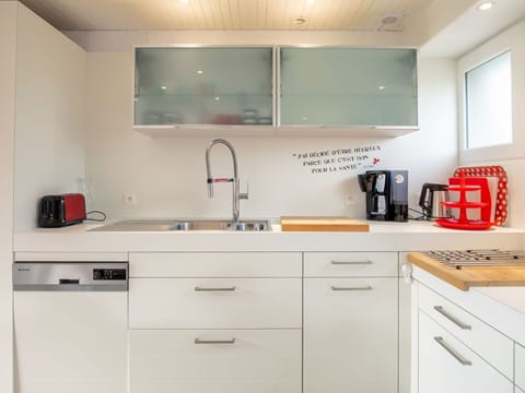 Cabinetry, Tap, Countertop, Furniture, Sink, Kitchen Sink, Property, Building, Drawer, Plumbing Fixture