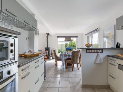 Cabinetry, Countertop, Property, Furniture, Kitchen, Drawer, Wood, Window, Kitchen Stove, Chair