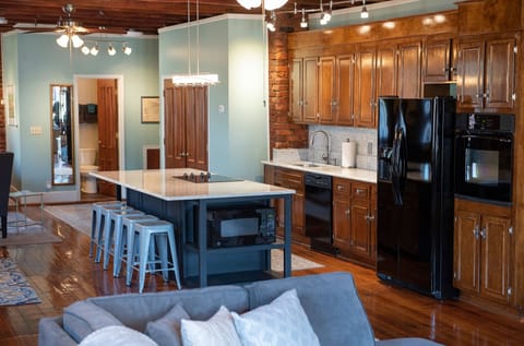 Spacious newly remodeled kitchen with dishwasher,granite countertops and Keurig.