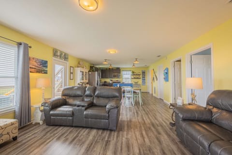 Living area as you enter from porch. 