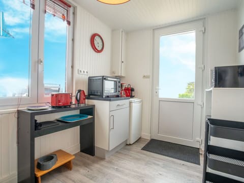 Cabinetry, Furniture, Window, Azure, Building, Cloud, Interior Design, Floor, Flooring