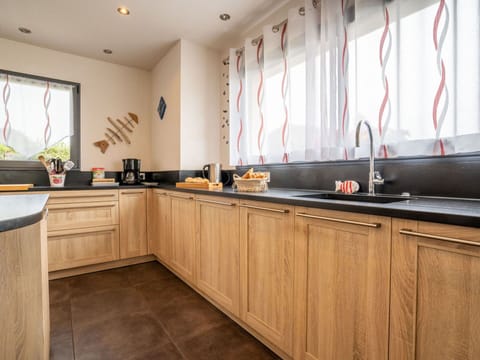 Brown, Countertop, Cabinetry, Property, Tap, Sink, Kitchen Sink, Plumbing Fixture, Wood, Kitchen