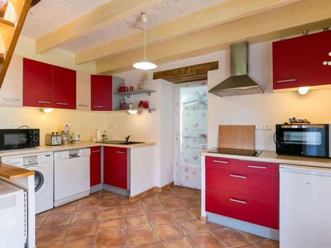 Cabinetry, Countertop, Property, Furniture, Kitchen, Wood, Lighting, Drawer, Interior Design, Floor