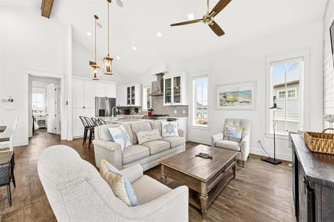2nd Floor, Living Room