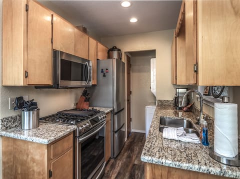 Kitchen - Midtown Riverfront 3