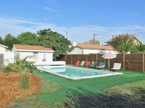 Sky, Plant, Building, Water, Tree, Cloud, Swimming Pool, Land Lot, Window, House