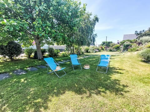 Blue, Furniture, Outdoor Furniture, Chair, Folding Chair, Garden, Shade, Groundcover, Lawn