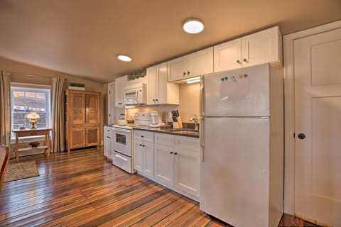 Kitchenette | Stove/Oven | Drip Coffee Maker | Cooking Basics