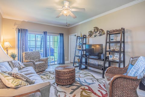 Spacious living room with plenty of space for the whole family. This unit is 2 bedroom, Ocean view