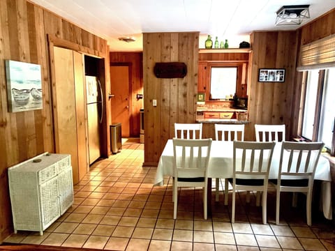 Dining & kitchen area