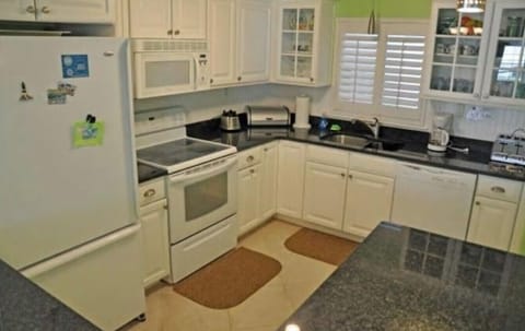 Beautiful kitchen with granite counter tops 