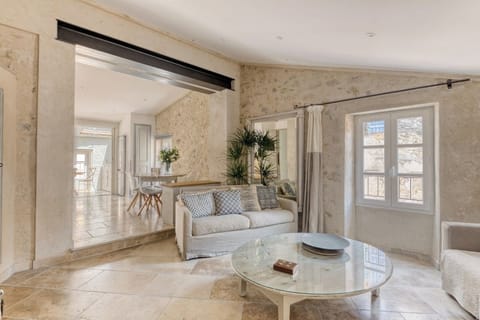 Living Room / Lounge