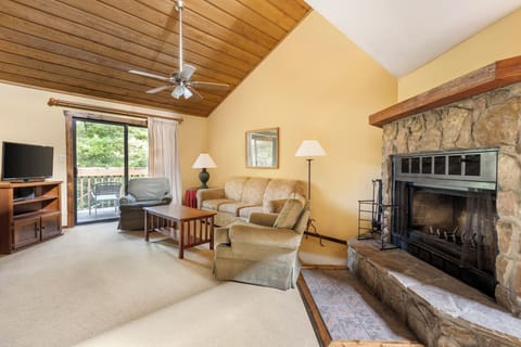 FFR-2BDRM-LIV-2024-2XX-001
