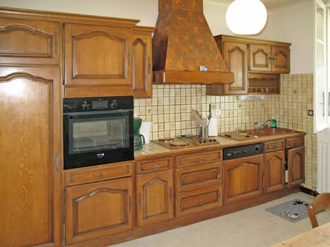 Countertop, Cabinetry, Property, Sink, Kitchen Sink, Furniture, Tap, Drawer, Plumbing Fixture, Wood