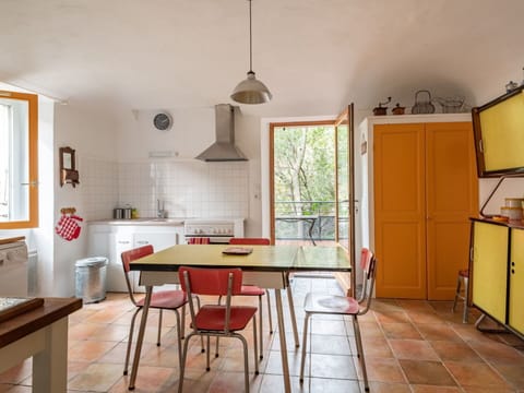 Sky, Plant, Cloud, Building, Tree, Shade, Land Lot, House, Wood, Cottage