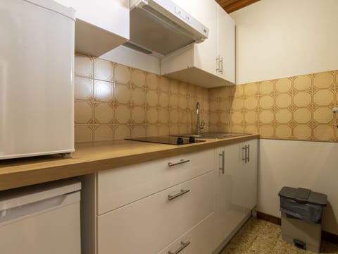 Cabinetry, Countertop, Tap, Property, Furniture, Building, Kitchen Sink, Sink, Kitchen, Wood