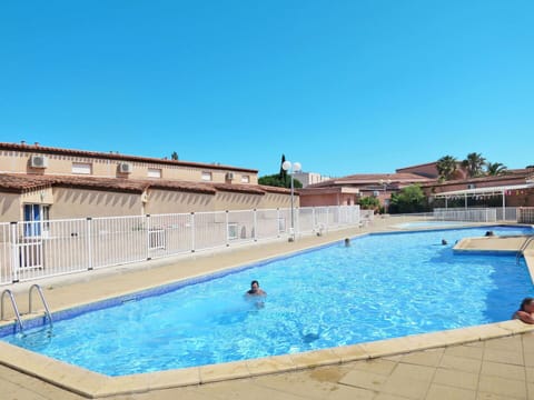 Water, Sky, Property, Swimming Pool, Building, Blue, Azure, Plant, Tree, Leisure