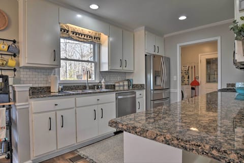 Kitchen | Keurig Coffee Maker | Dishwasher | Cooking Basics