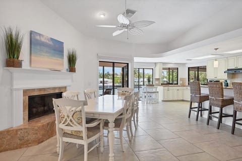 Kon Tiki Dining Room by FVC