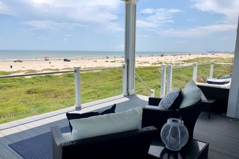 Ocean view facing Stewart Beach on 1st floor patio...