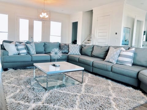 1st Floor:Family Room w XLarge Sectional 