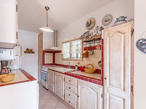 Cabinetry, Furniture, Property, Countertop, Wood, Kitchen, Interior Design, Drawer, Building, Floor