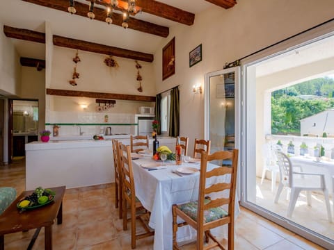 Table, Furniture, Chair, Interior Design, Kitchen, Wood, Floor, Flooring, Real Estate, Ceiling