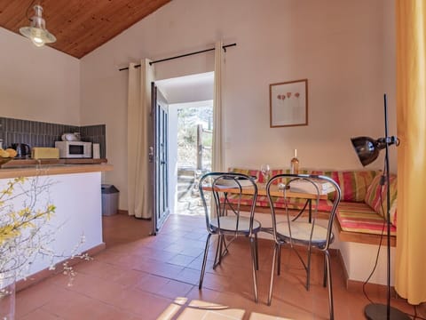 Table, Tableware, Sky, Furniture, Stemware, Wine Glass, Plate, Water, Drinkware, Azure