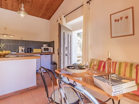 Table, Tableware, Sky, Furniture, Stemware, Wine Glass, Plate, Water, Drinkware, Azure