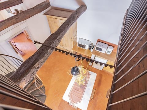 Table, Tableware, Sky, Furniture, Stemware, Wine Glass, Plate, Water, Drinkware, Azure