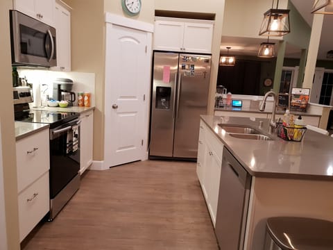 Cuisinart Griddler, Waffle maker and Indoor Smores maker are provided.