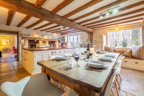 Grove Farm House, Thornham Magna: Kitchen with dining area