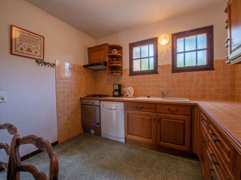 Brown, Cabinetry, Countertop, Property, Furniture, Sink, Window, Wood, Kitchen, Interior Design