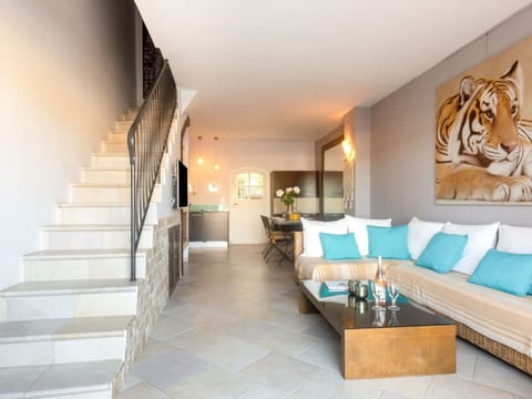 Building, Furniture, Table, Couch, Interior Design, Plant, House, Wood, Houseplant, Floor